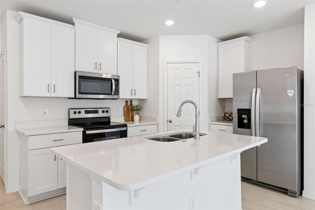 Image 12 of property listing at 2097 CRAPE JASMINE LANE, Orlando, FL 32824