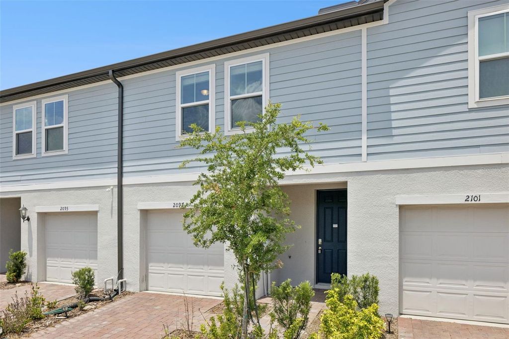 Image 3 of property listing at 2097 CRAPE JASMINE LANE, Orlando, FL 32824