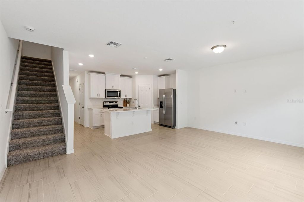 Image 5 of property listing at 2097 CRAPE JASMINE LANE, Orlando, FL 32824
