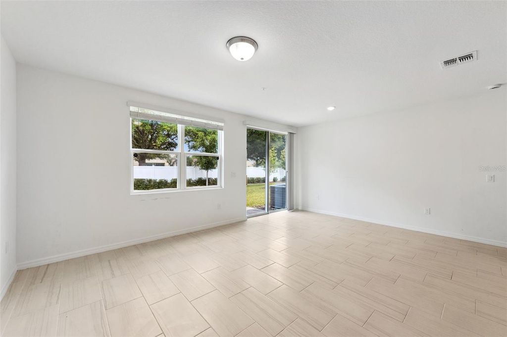 Image 7 of property listing at 2097 CRAPE JASMINE LANE, Orlando, FL 32824
