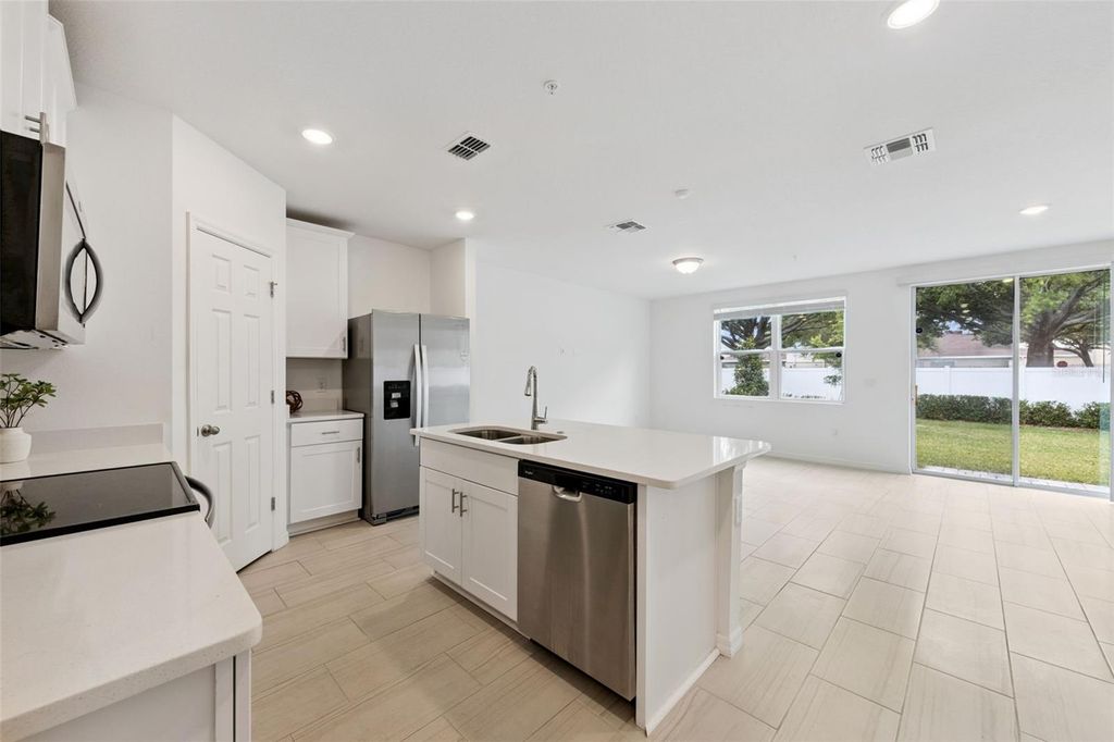 Image 10 of property listing at 2097 CRAPE JASMINE LANE, Orlando, FL 32824