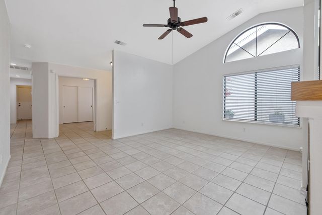 1912 S Pinnacle Street, Visalia, CA 93292