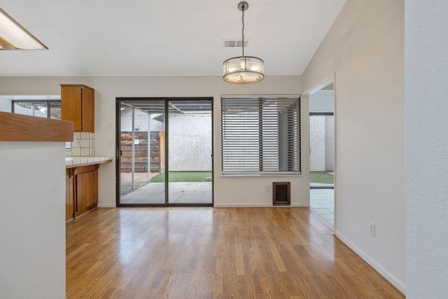 1912 S Pinnacle Street, Visalia, CA 93292