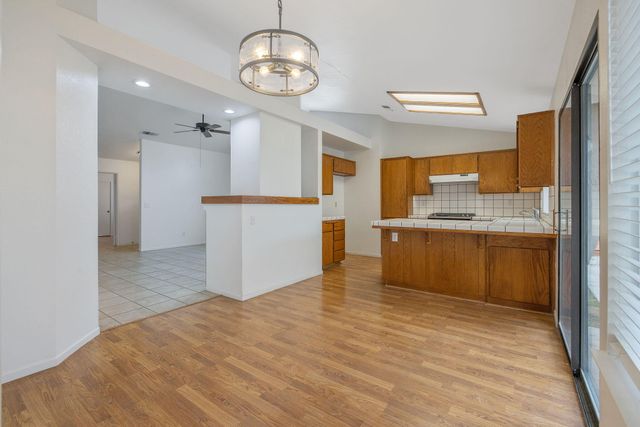 1912 S Pinnacle Street, Visalia, CA 93292