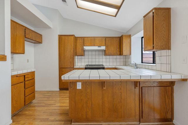 1912 S Pinnacle Street, Visalia, CA 93292