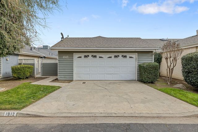 1912 S Pinnacle Street, Visalia, CA 93292