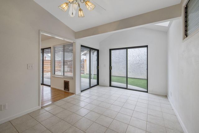 1912 S Pinnacle Street, Visalia, CA 93292