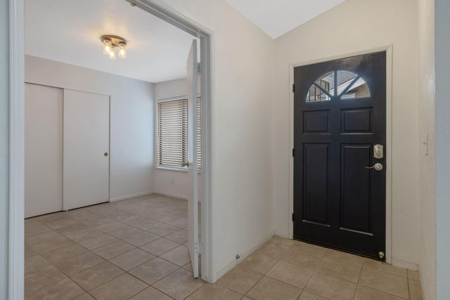 1912 S Pinnacle Street, Visalia, CA 93292