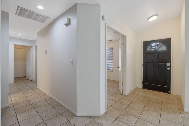 1912 S Pinnacle Street, Visalia, CA 93292