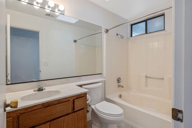 1912 S Pinnacle Street, Visalia, CA 93292