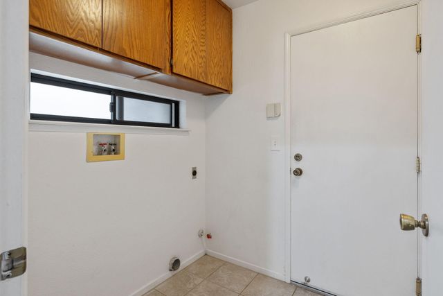 1912 S Pinnacle Street, Visalia, CA 93292