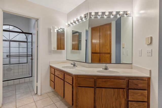 1912 S Pinnacle Street, Visalia, CA 93292