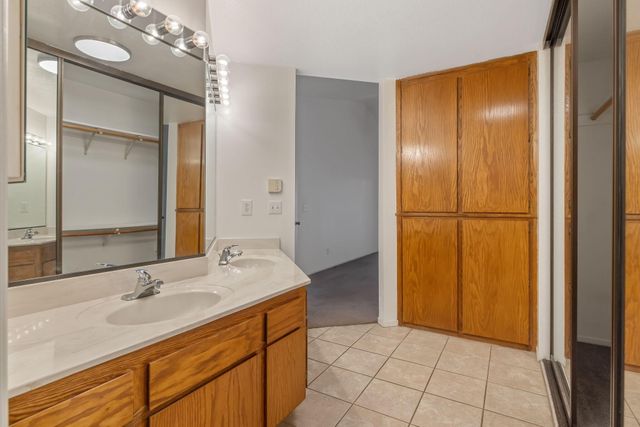 1912 S Pinnacle Street, Visalia, CA 93292