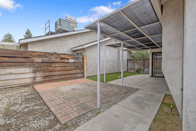 1912 S Pinnacle Street, Visalia, CA 93292