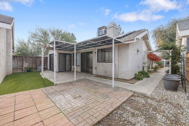 1912 S Pinnacle Street, Visalia, CA 93292