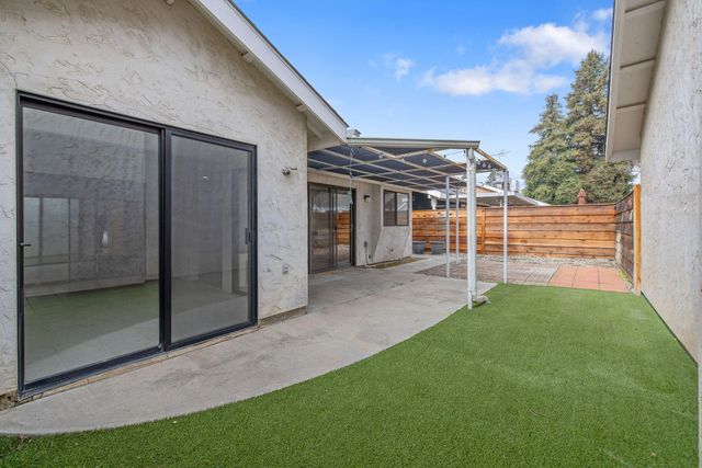 1912 S Pinnacle Street, Visalia, CA 93292