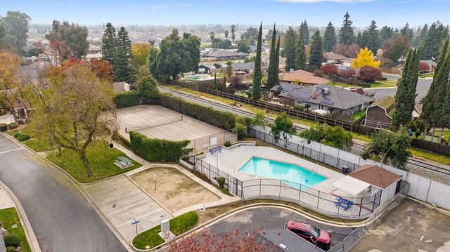 1912 S Pinnacle Street, Visalia, CA 93292