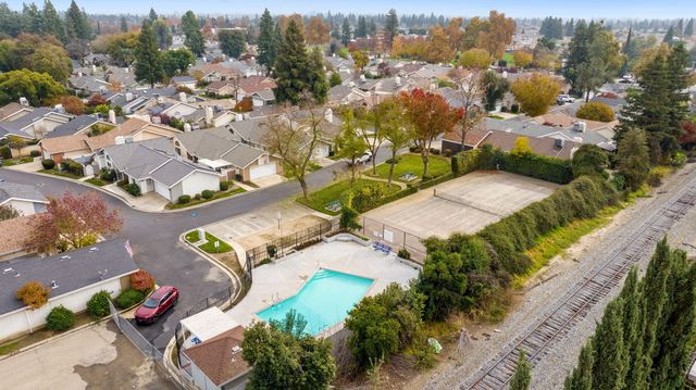 1912 S Pinnacle Street, Visalia, CA 93292