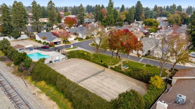 1912 S Pinnacle Street, Visalia, CA 93292