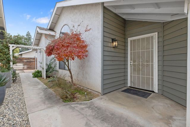 1912 S Pinnacle Street, Visalia, CA 93292