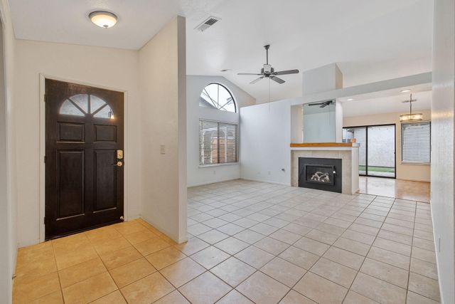 1912 S Pinnacle Street, Visalia, CA 93292