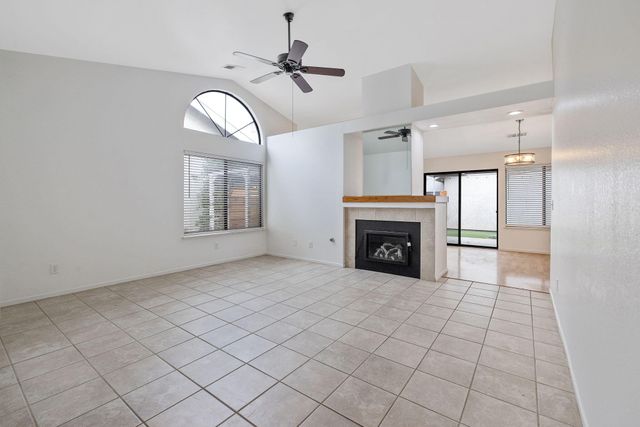 1912 S Pinnacle Street, Visalia, CA 93292