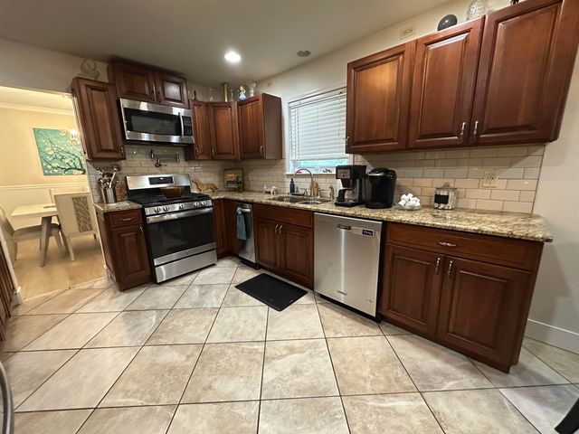 34335 Lakewood Drive, New Baltimore, MI 48047
