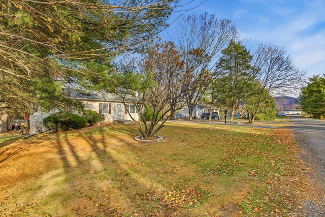 460 MASSANUTTEN DR, Edinburg, VA 22824