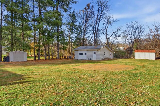 460 MASSANUTTEN DR, Edinburg, VA 22824