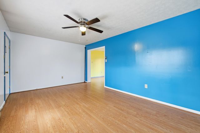 460 MASSANUTTEN DR, Edinburg, VA 22824