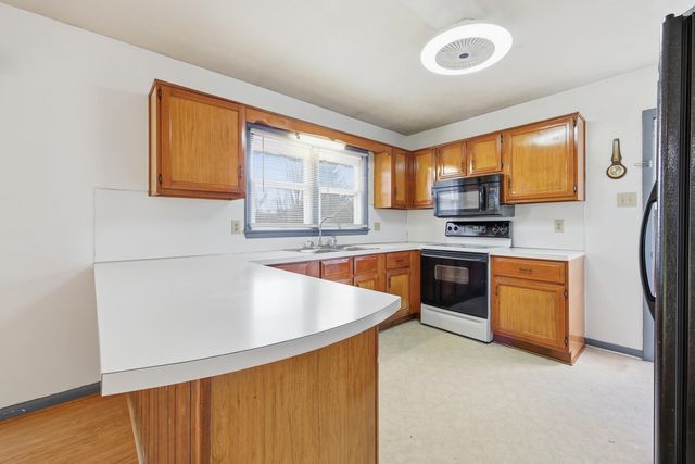 460 MASSANUTTEN DR, Edinburg, VA 22824