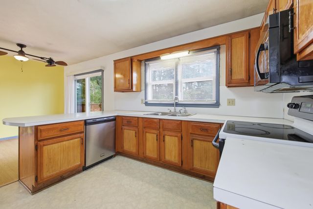 460 MASSANUTTEN DR, Edinburg, VA 22824