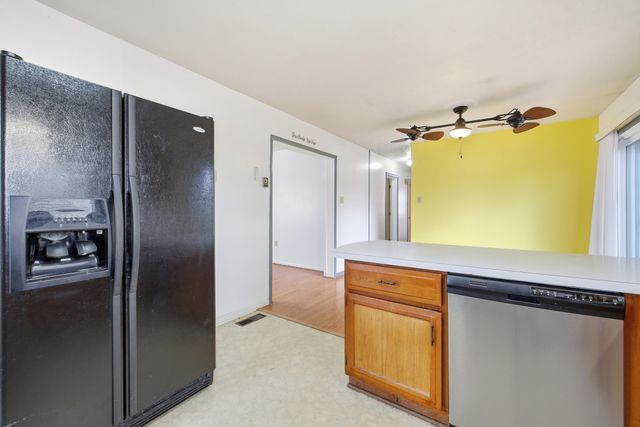 460 MASSANUTTEN DR, Edinburg, VA 22824