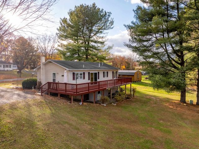 460 MASSANUTTEN DR, Edinburg, VA 22824