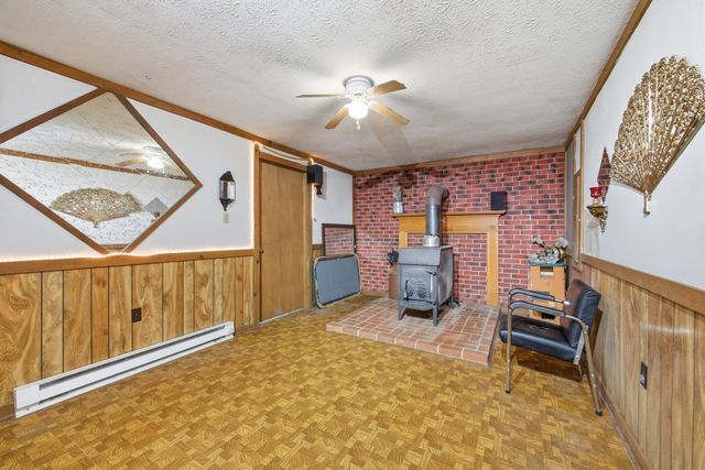 460 MASSANUTTEN DR, Edinburg, VA 22824