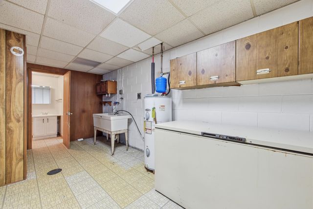 460 MASSANUTTEN DR, Edinburg, VA 22824