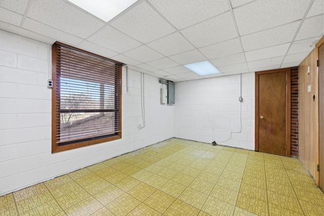 460 MASSANUTTEN DR, Edinburg, VA 22824