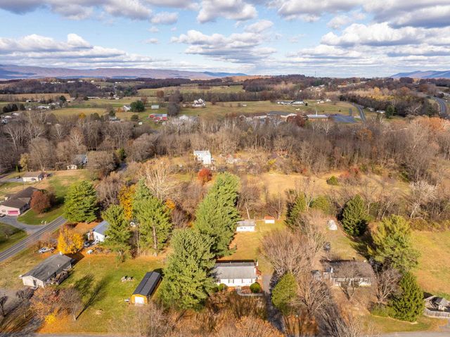 460 MASSANUTTEN DR, Edinburg, VA 22824