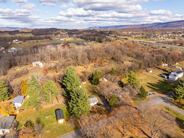 460 MASSANUTTEN DR, Edinburg, VA 22824