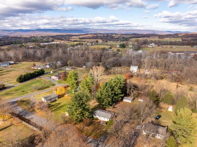 460 MASSANUTTEN DR, Edinburg, VA 22824