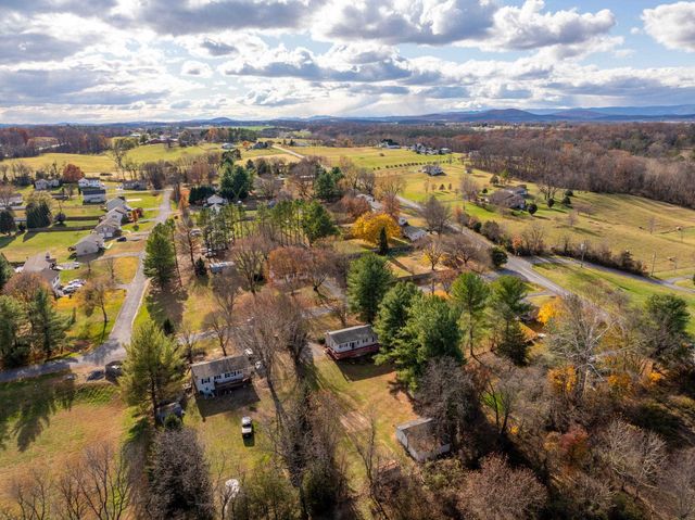 460 MASSANUTTEN DR, Edinburg, VA 22824