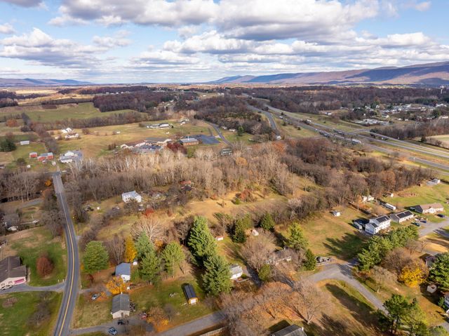 460 MASSANUTTEN DR, Edinburg, VA 22824