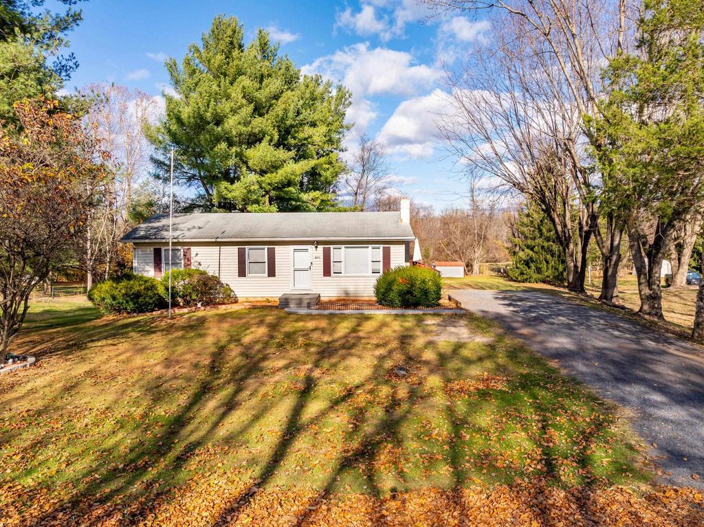 460 MASSANUTTEN DR, Edinburg, VA 22824