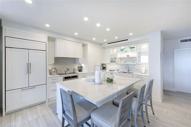 4051 Gulf Shore BLVD N 105, Naples, FL 34103