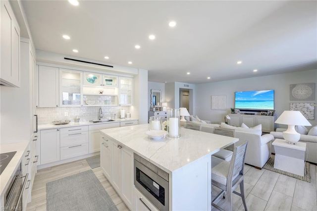 4051 Gulf Shore BLVD N 105, Naples, FL 34103