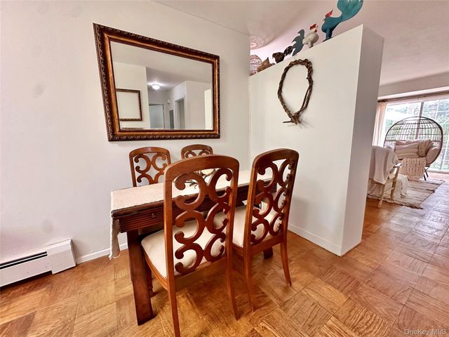 704 Towne House Village 704, Hauppauge, NY 11749