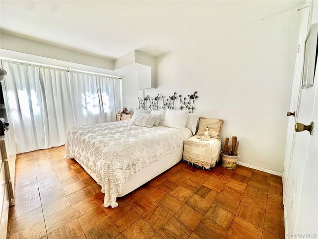 704 Towne House Village 704, Hauppauge, NY 11749