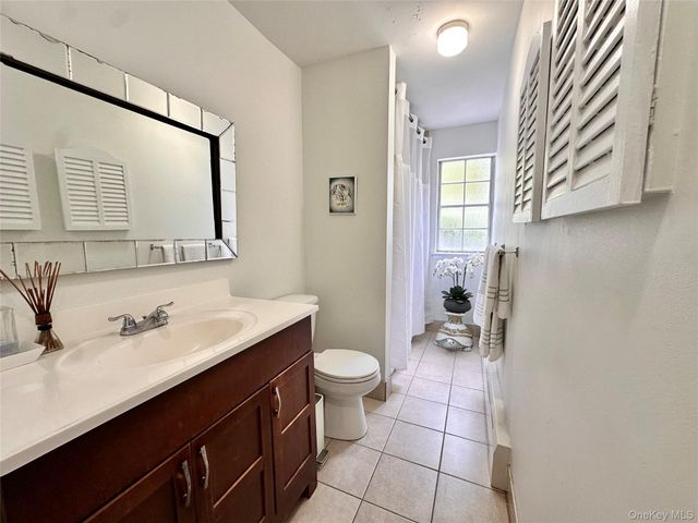 704 Towne House Village 704, Hauppauge, NY 11749