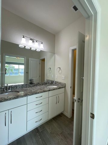 4920 Eucalyptus Dr 2, Hollywood, FL 33021