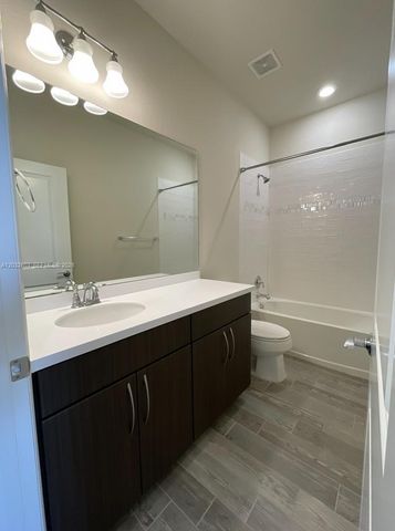 4920 Eucalyptus Dr 2, Hollywood, FL 33021